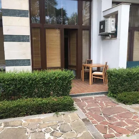 Private In Emerald Апартхотел Равда