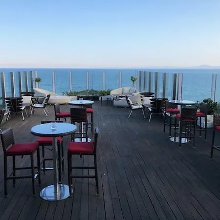 Private In Emerald Апартхотел 4*