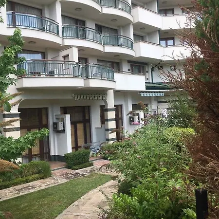 Private In Emerald Aparthotel 4*