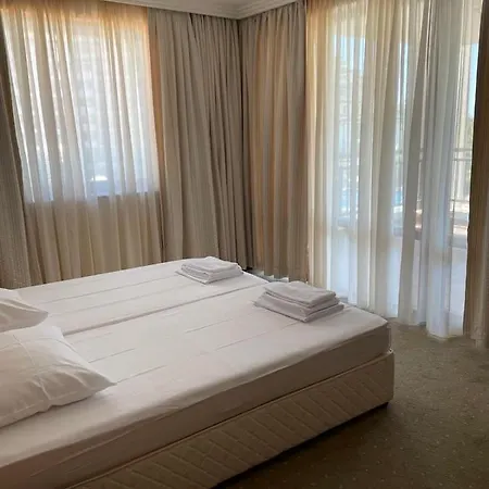 Private In Emerald Aparthotel