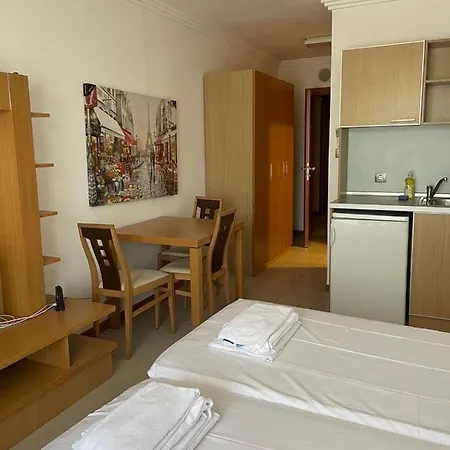 Private In Emerald Aparthotel