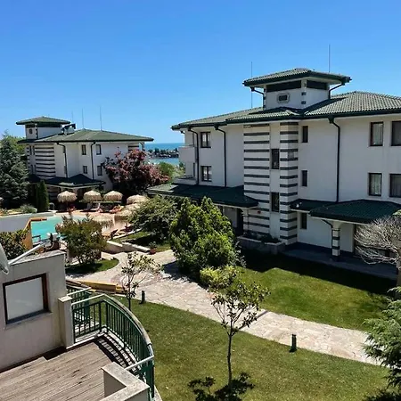 Private In Emerald Aparthotel