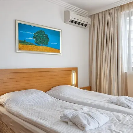 Aparthotel Private In Emerald Ravda