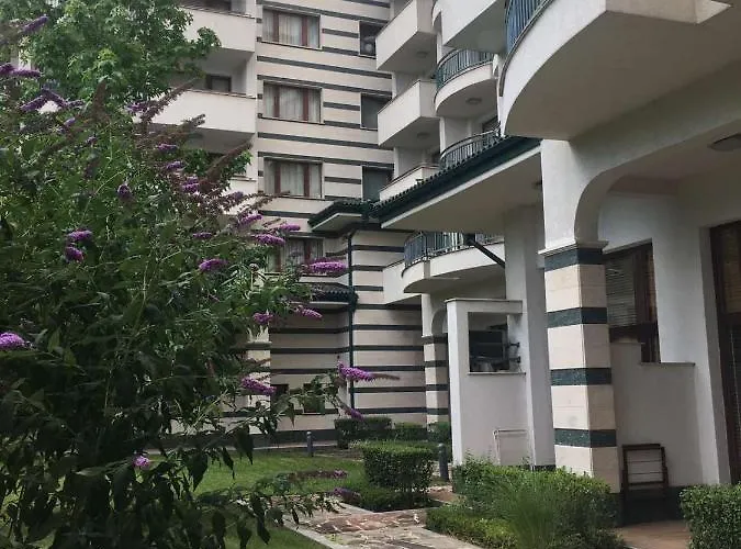 Aparthotel Private In Emerald 4*