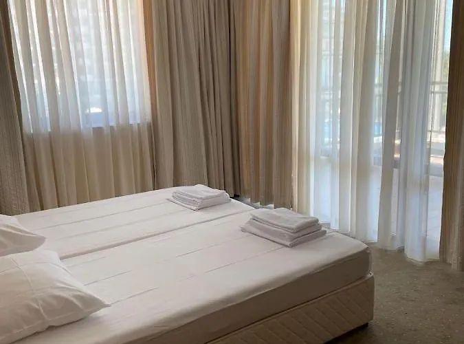 Private In Emerald Aparthotel