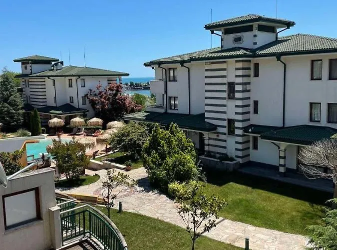 Private In Emerald Aparthotel