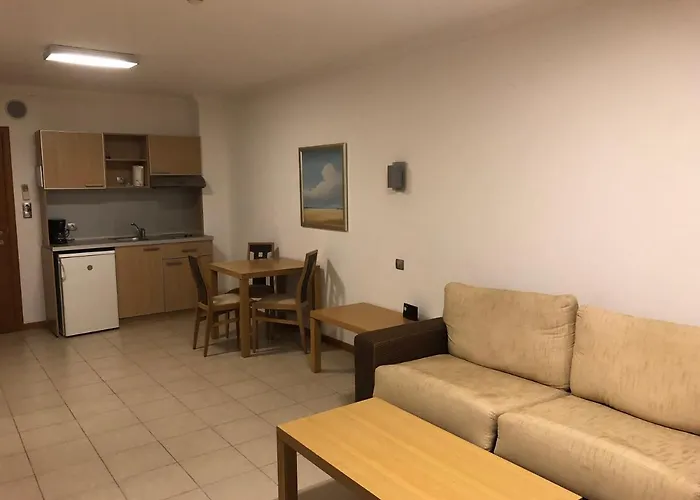 Private In Emerald 4*