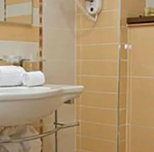 Private In Emerald Aparthotel