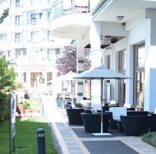 Private In Emerald Aparthotel 4*